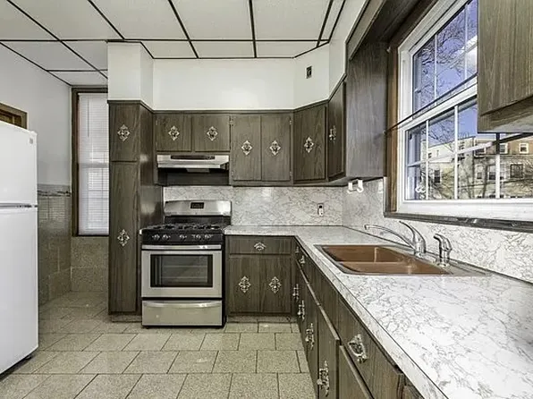 48 Jefferson Avenue image 7 of 27