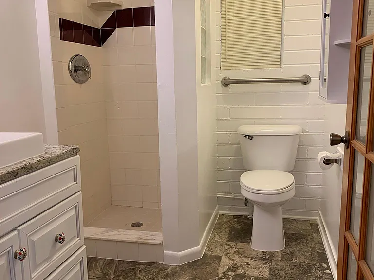 220 S Elsasser St — Photo 9