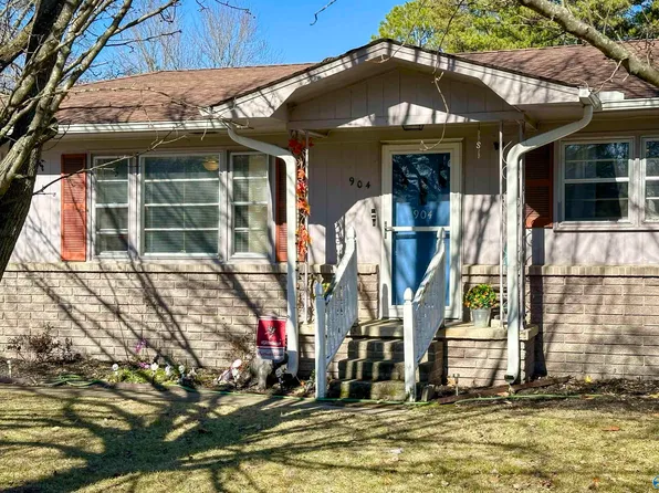 904 Edgewood St SW, Decatur, AL 35601