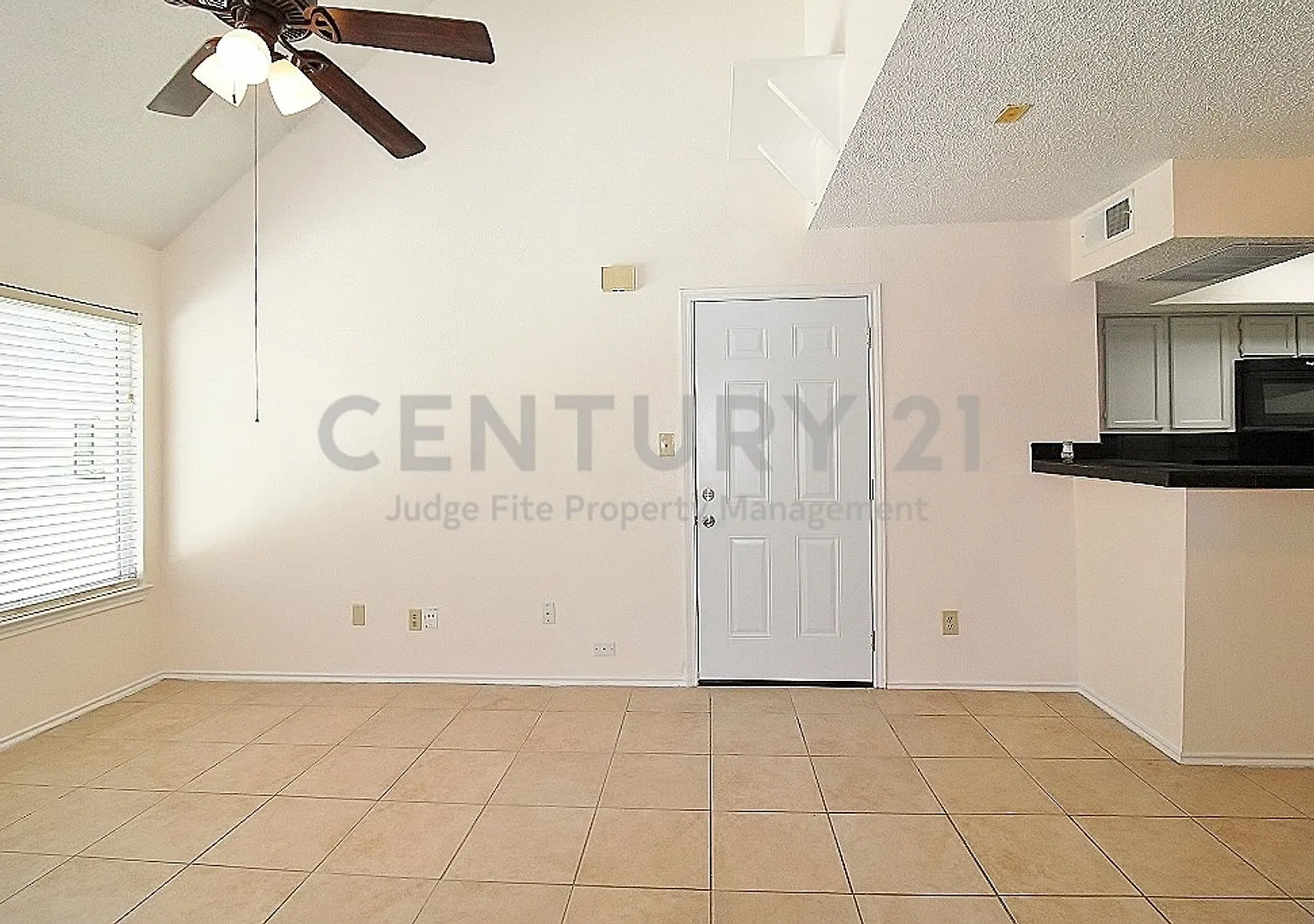 Amazing 2/2 Condo in Fantastic Arlington Location For Rent! — Photo 4
