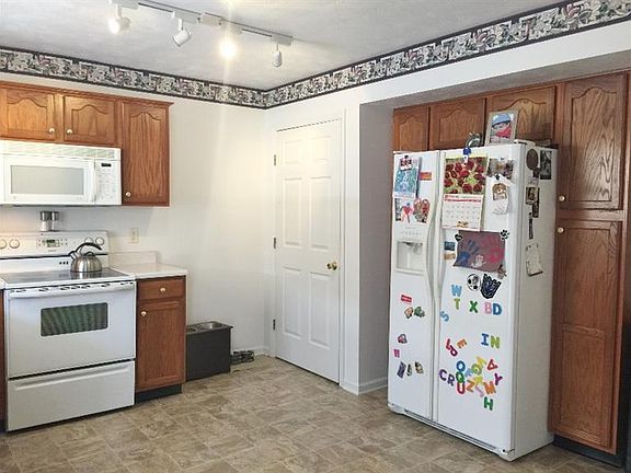 5th image of 647 Oldham Ave