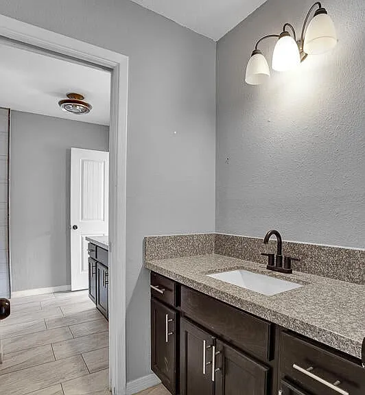 3709 Roslyn Dr — Photo 20