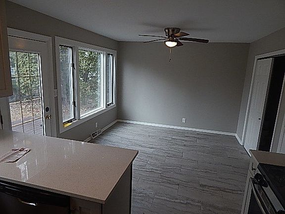 5th image of 407 S 10th Ct