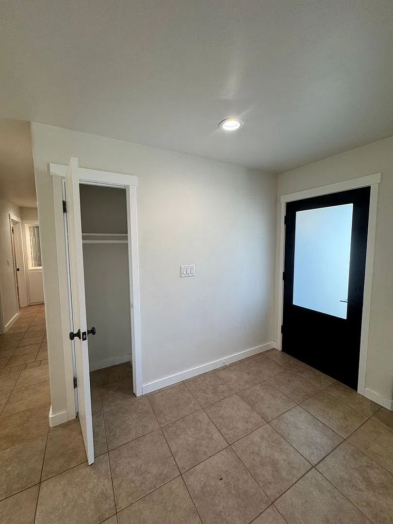 Newly Remodeled Country Setting 3/2 Home In Millville, Ca — Photo 3