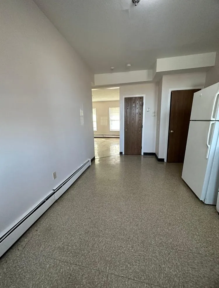16 Maple St — Photo 3