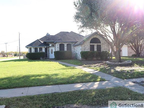 2nd image of 1406 Old Knoll Dr