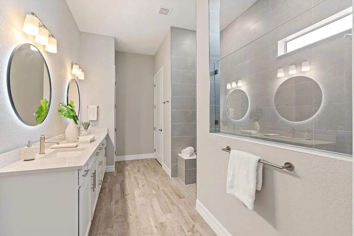 3 bed, 3.0 bath, 2651 sqft, $5,700 — Photo 4