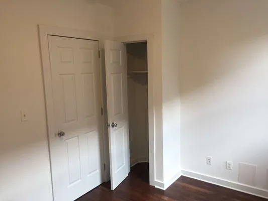 Rented by Metroline Realty | media 37