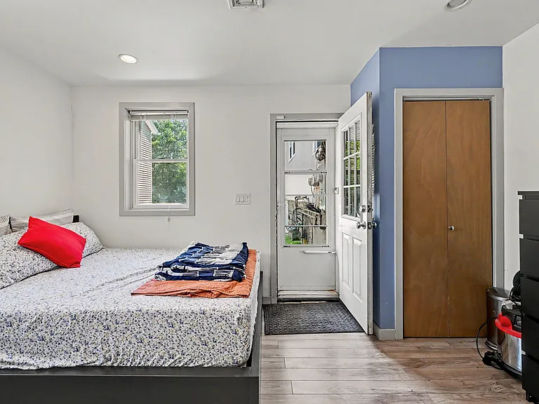 115 Hamilton Ave #C — Photo 11