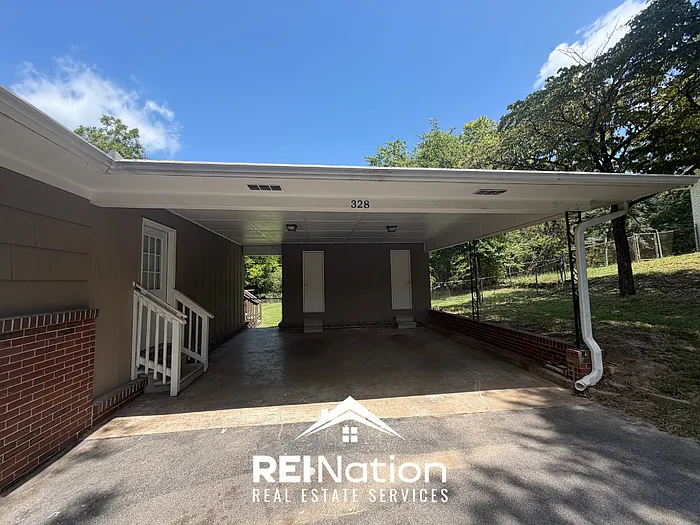 3 bed, 2.0 bath, 1385 sqft, $1,725 — Photo 2