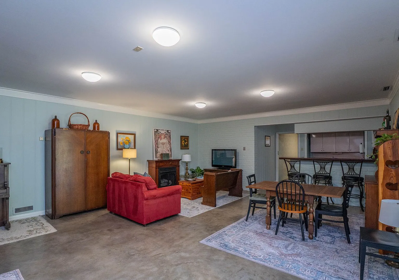 1101 Biscayne Dr — Photo 3