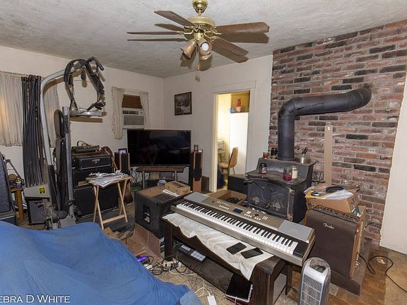4th image of 632 Highland Dr