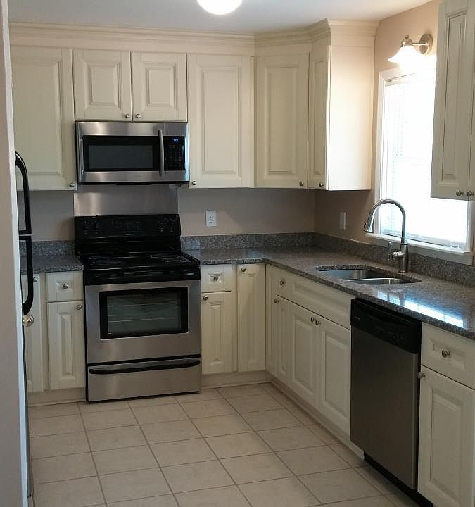 Kitchen granite countertops