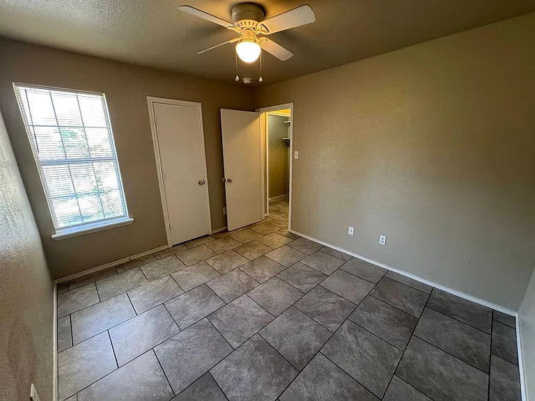 5702 Greengate Dr — Photo 32