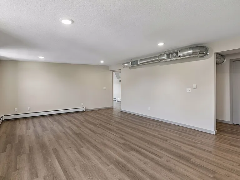321 6th St E #10 — Photo 6