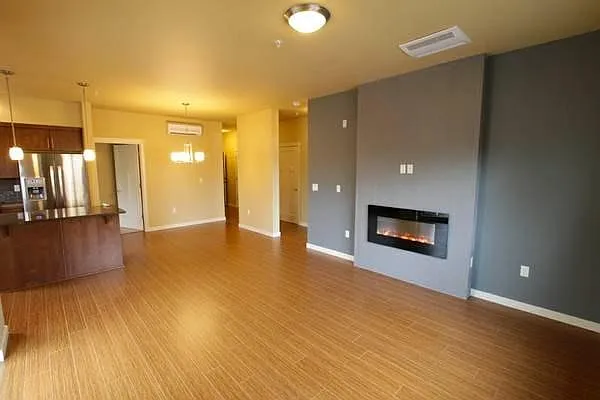 2 bed, 964 sqft, $1,900 — Photo 3