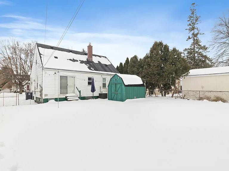 W Windemere Ave — Photo 3