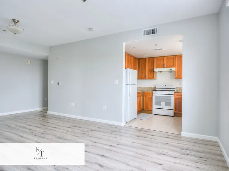 580 W Main St #302 — Photo 12