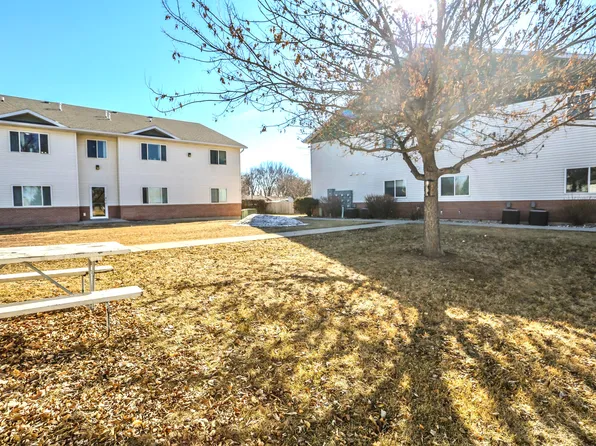 1322/1324 8th Ave NE, Aberdeen, SD 57401