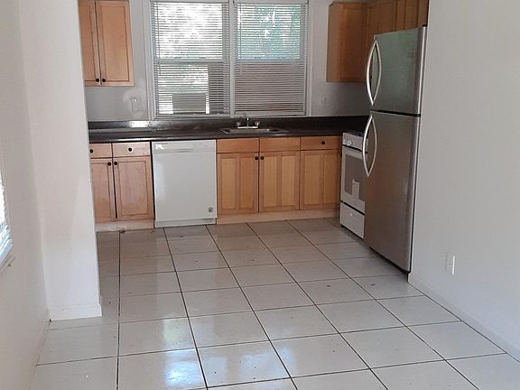 Kitchen with brand new electric oven