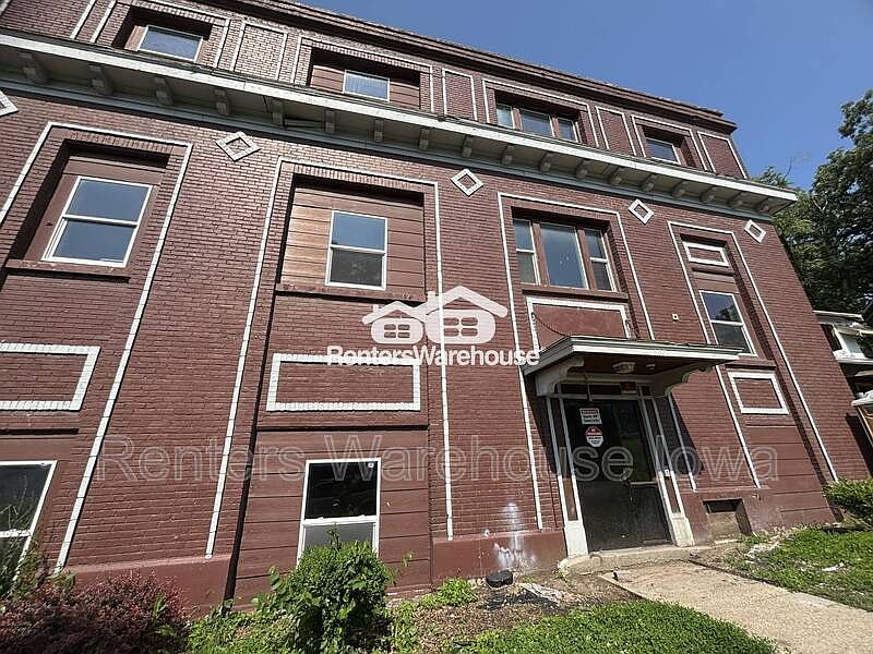 2nd image of 1000 24th St