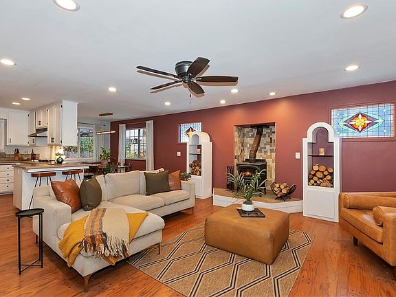 3rd image of 845 Virginia Ct