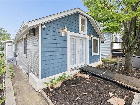 3rd image of 72 Poplar Avenue #72