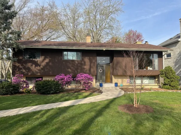 611 Clover Ct, Naperville, IL 60540