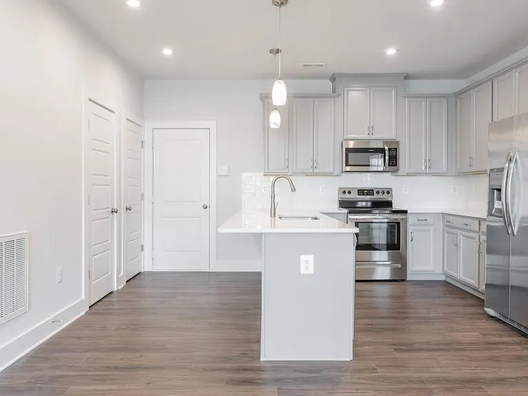 2618 Lassen Walk #A — Photo 12