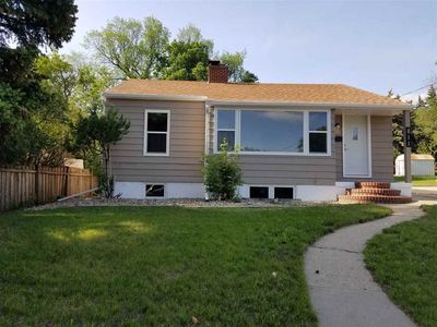 811 9th Ave NE, Minot, ND, 58703