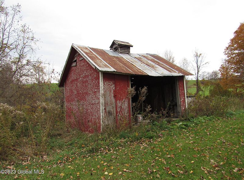 3rd image of 304 Seebers Lane