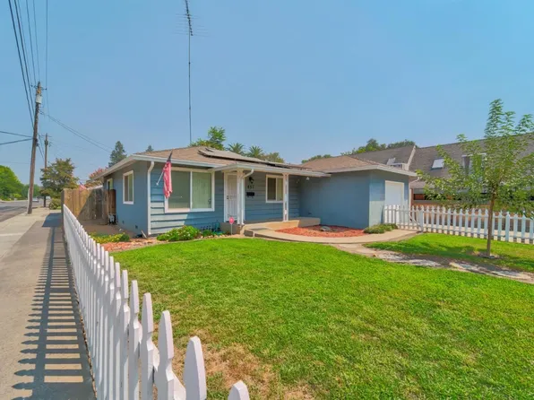 651 California Ave, Oakdale, CA 95361