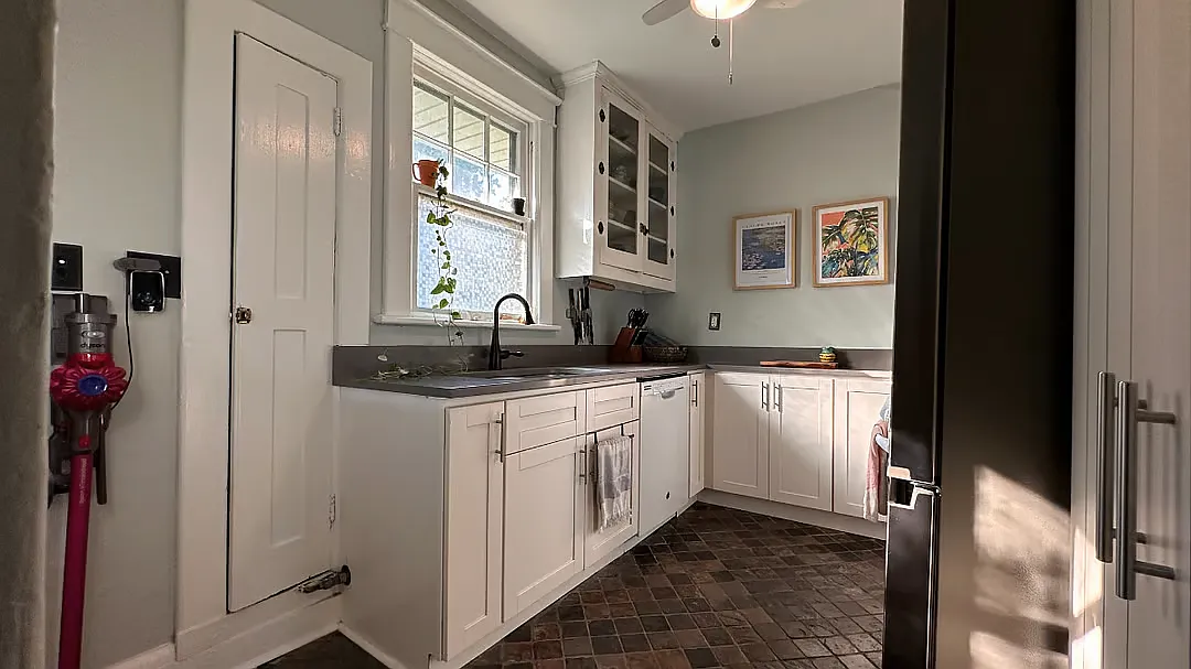 2 bed, 900 sqft, $2,300 — Photo 2