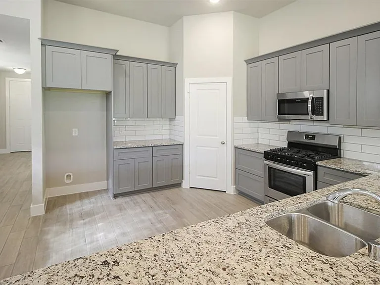 12970 Centaurus Ct — Photo 2