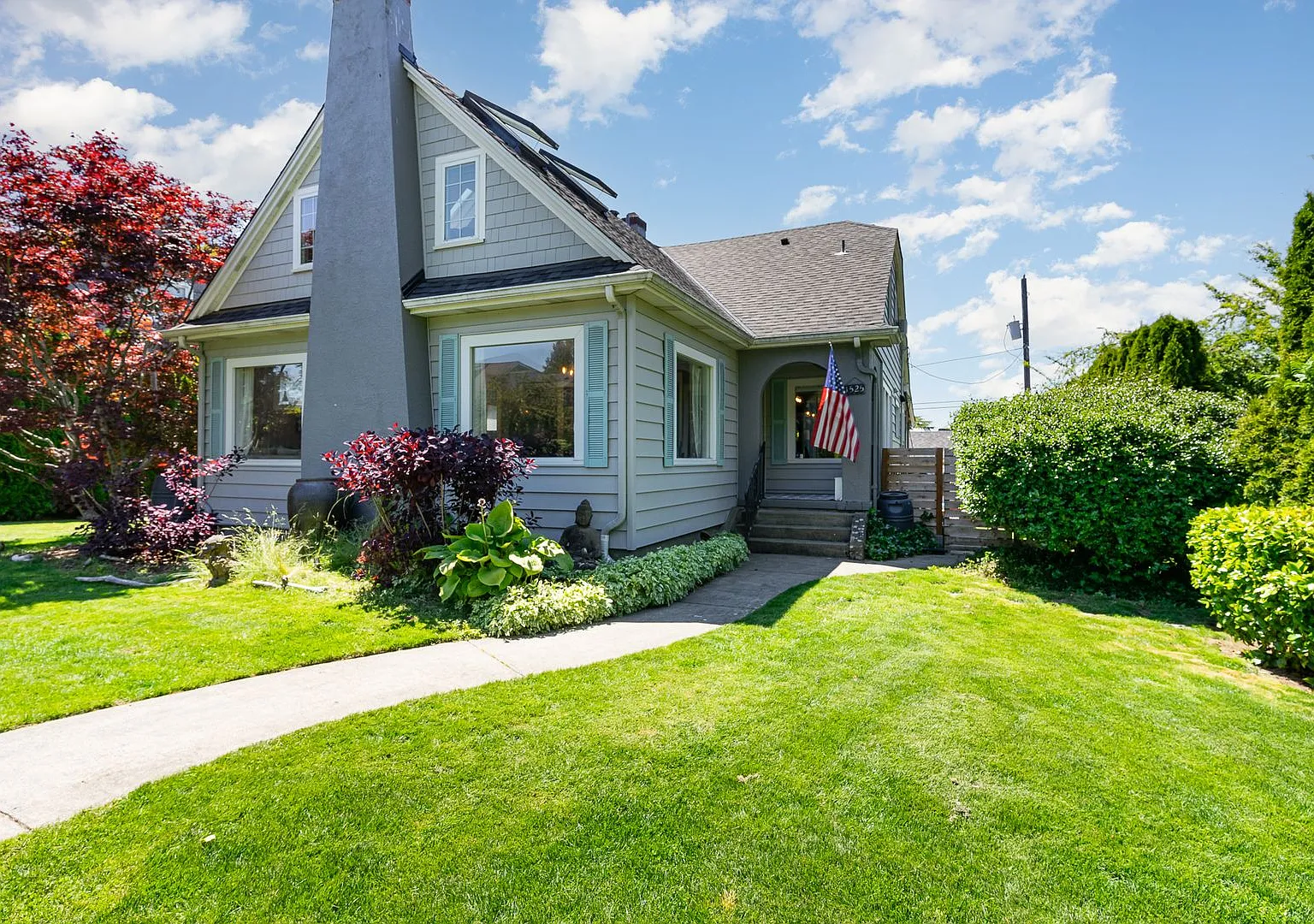Charming North Admiral Craftsman w/ Modern Updates! — Photo 2