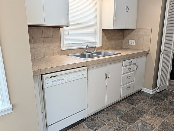 4th image of 1215 S Willow Ave