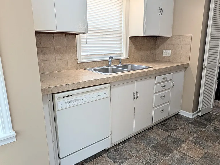1215 S Willow Ave — Photo 4