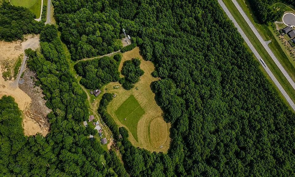 1st image of 773 Fairview Rd