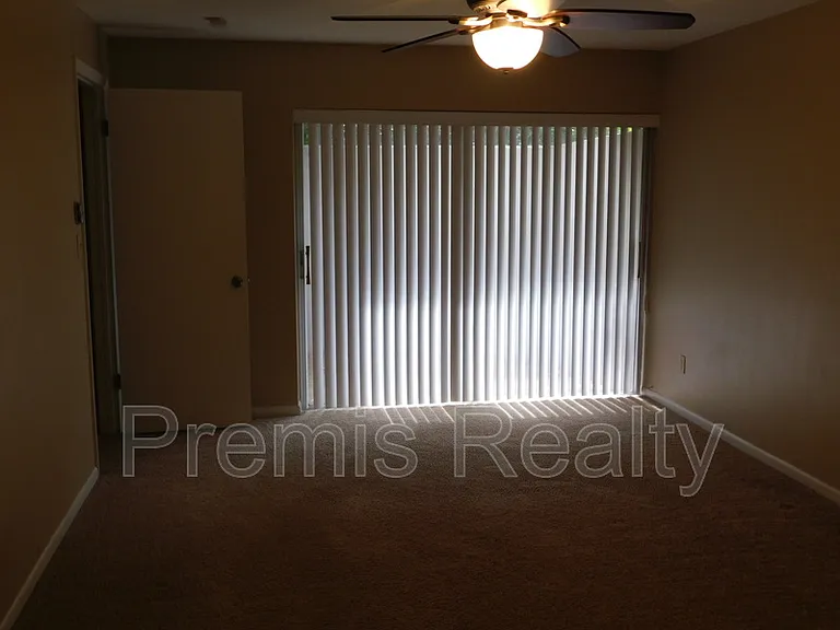 1840 Oak Forest Dr W — Photo 7