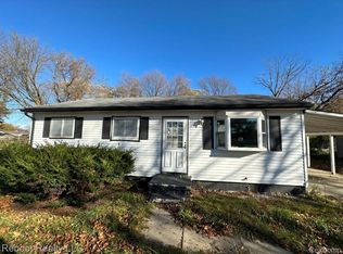 15 Milan Ct, Saginaw, MI 48601