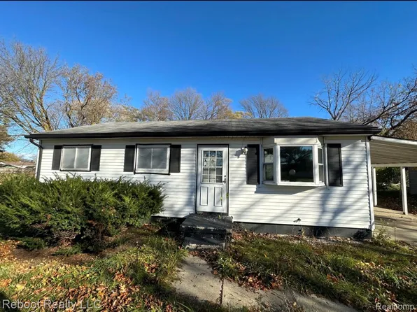 15 Milan Ct, Saginaw, MI 48601