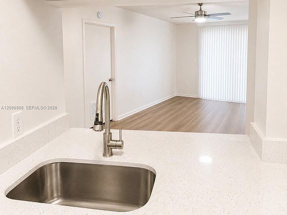 5th image of 102 SW 6th Ave APT 507
