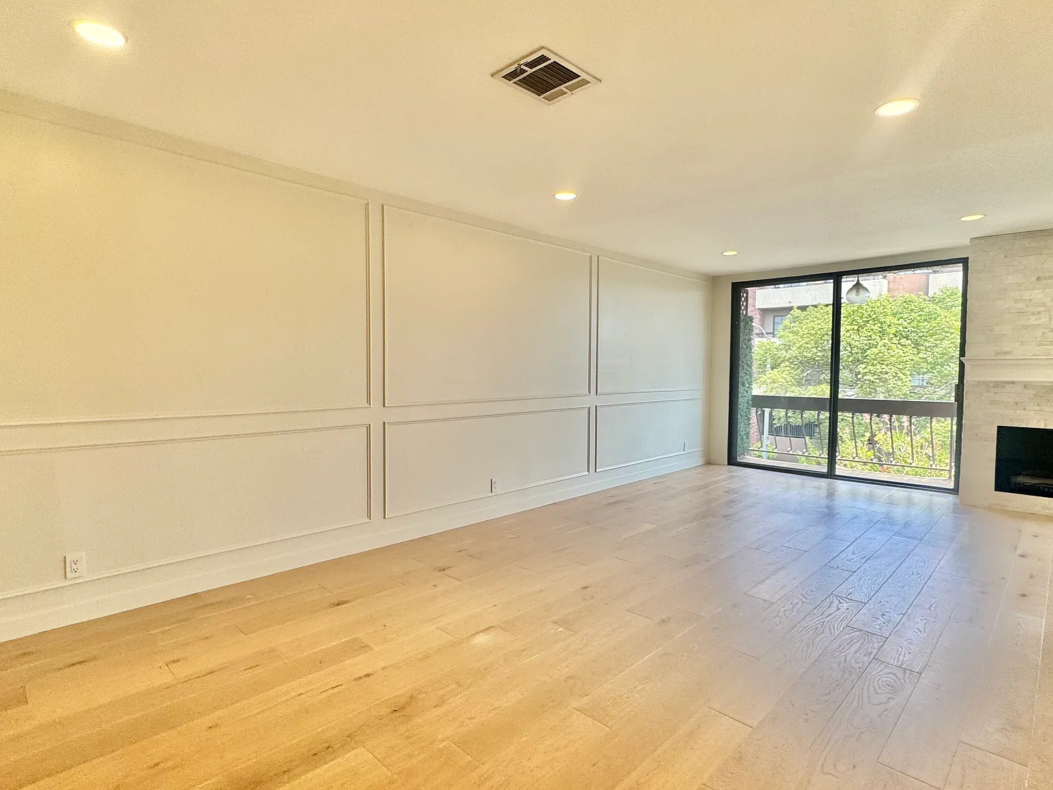 1 bed, 831 sqft, $2,950 — Photo 3