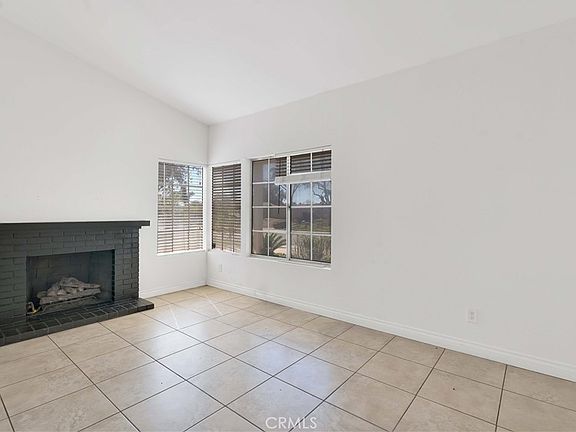4th image of 661 N Larch Ave