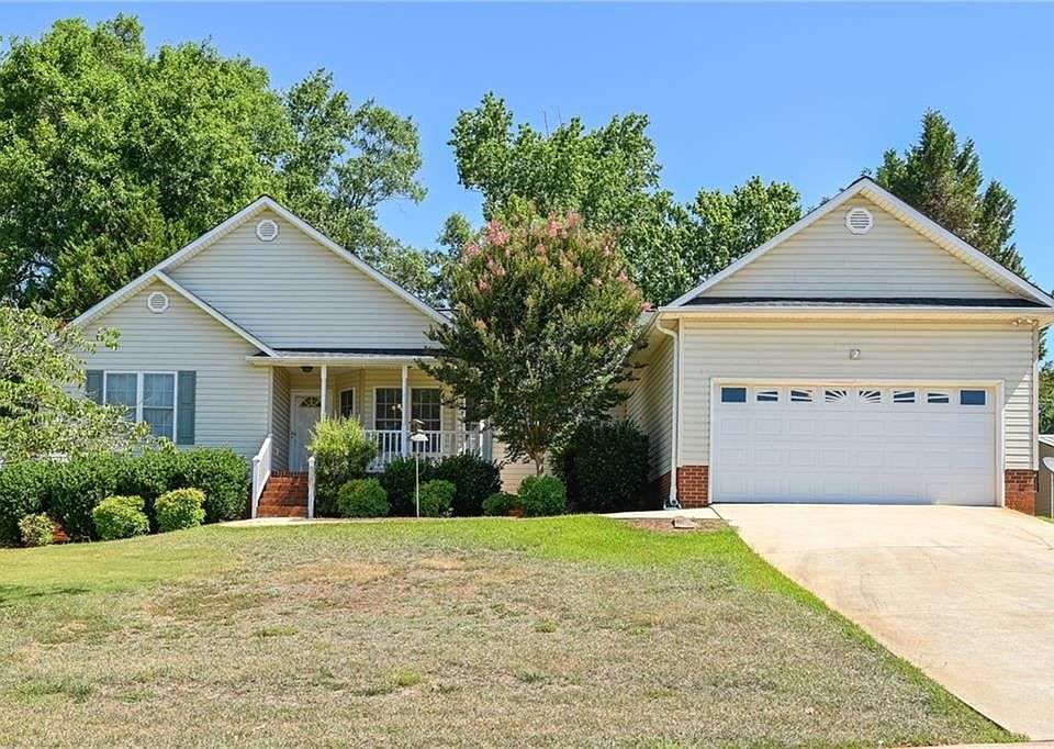 1st image of 221 Harrington Dr