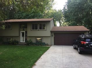 12175 Oxbow Dr, Eden Prairie, MN 55347