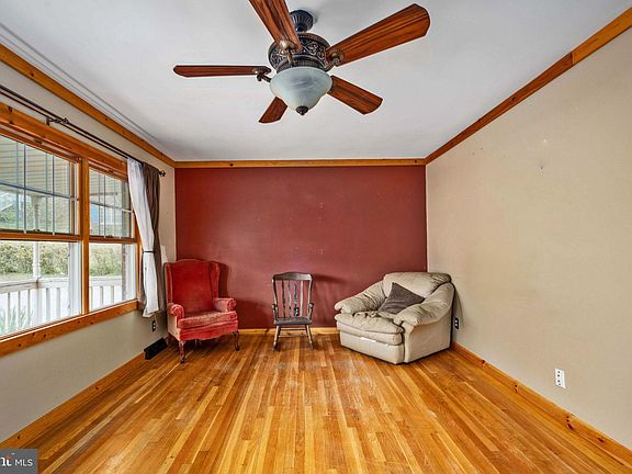 5th image of 4 Hicks Ct