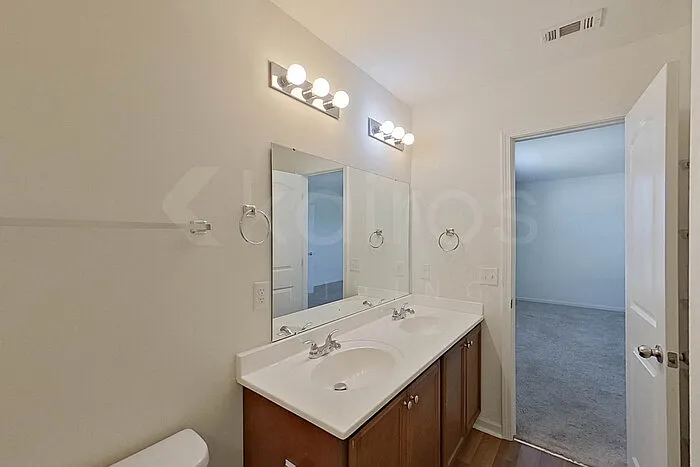 924 Sanford Ln — Photo 20