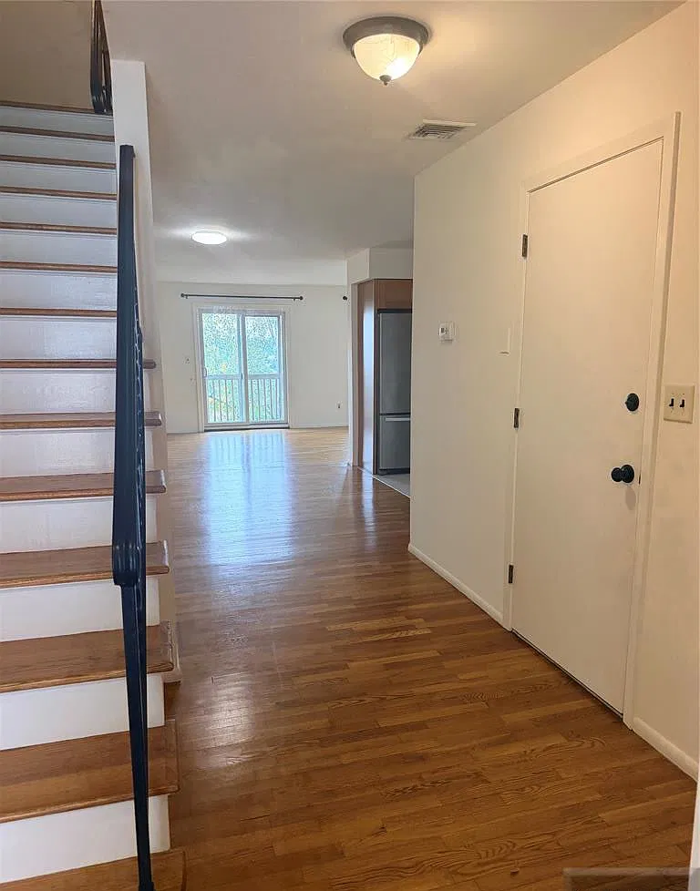 3 bed, 2.5 bath, $3,850 — Photo 2