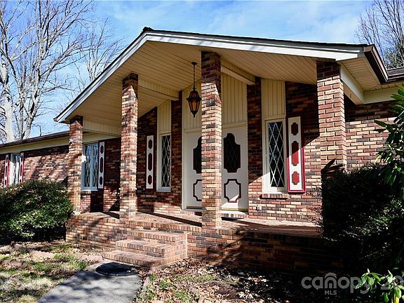 5th image of 296 Shady Ln